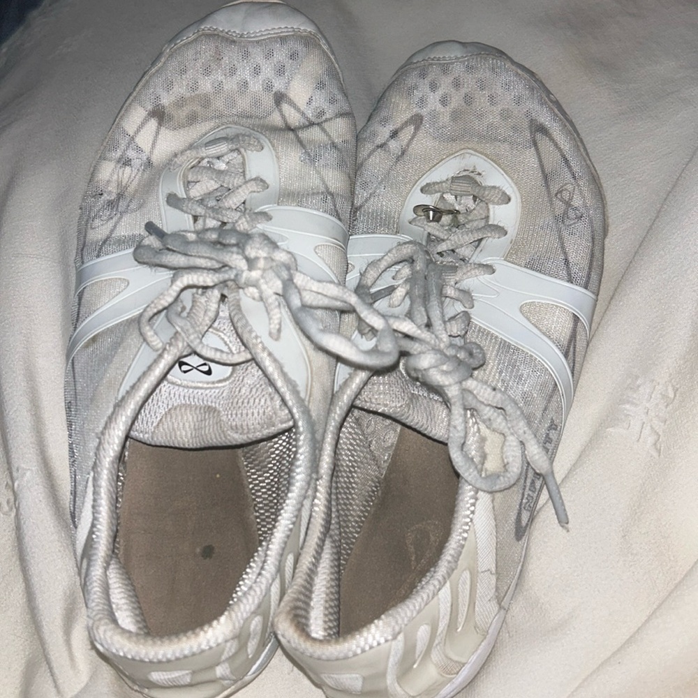 Infinity cheerleading sneakers vengeance size 9
